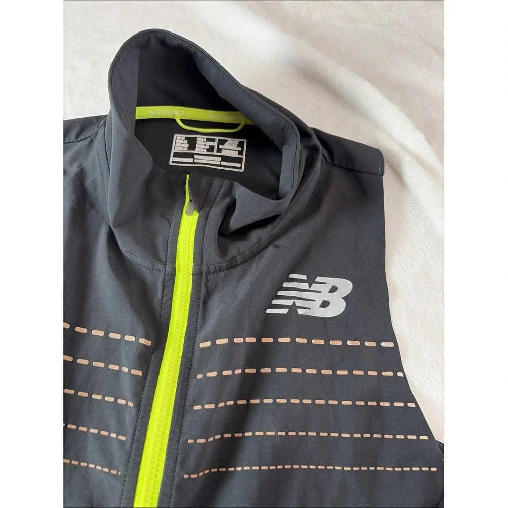 New Balance Beacon Vest (M) Black Athleisure Form Fitting Preppy Classic‎ Lines